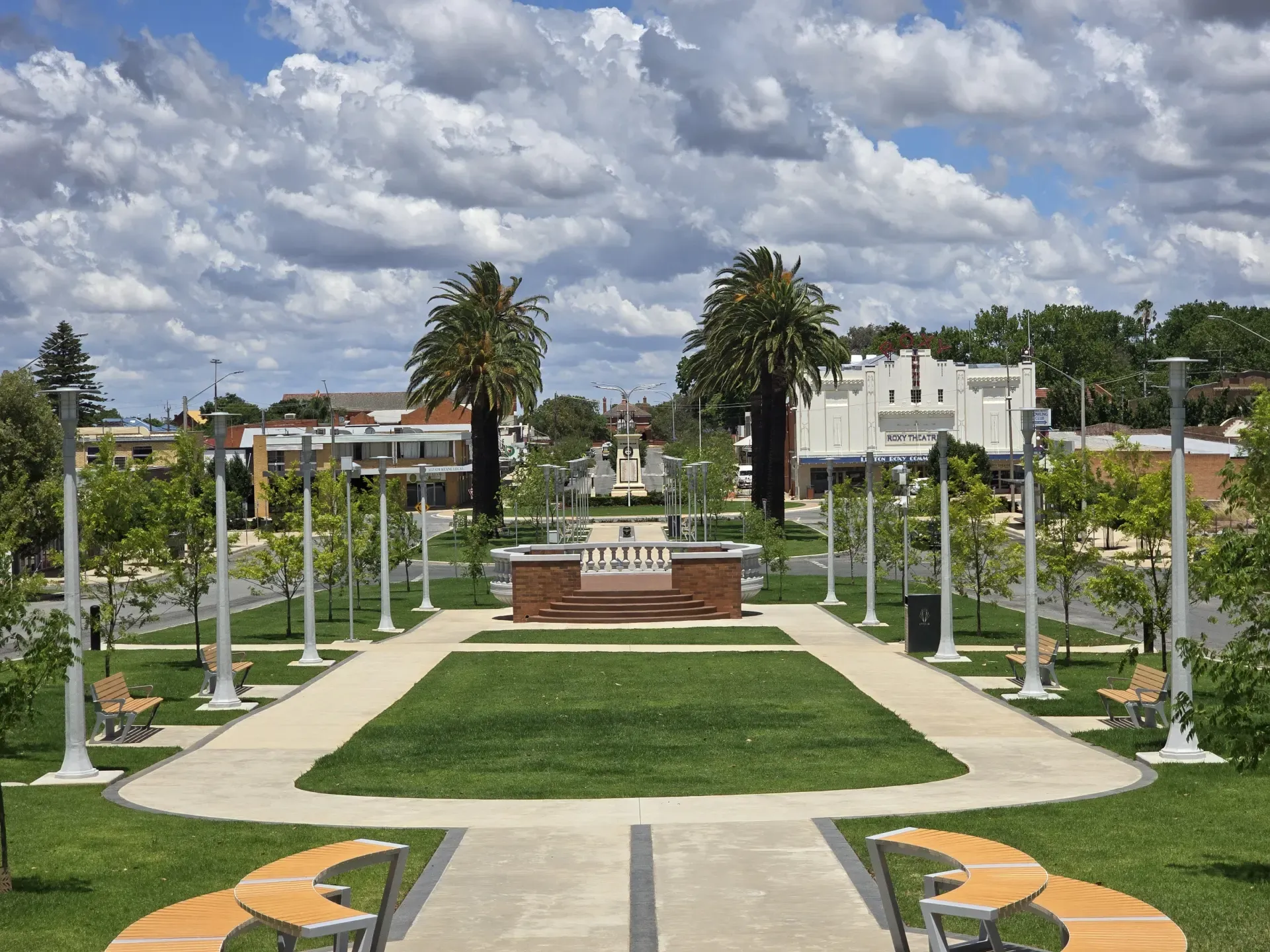 Chelmsford Place, Leeton — heritage civic square