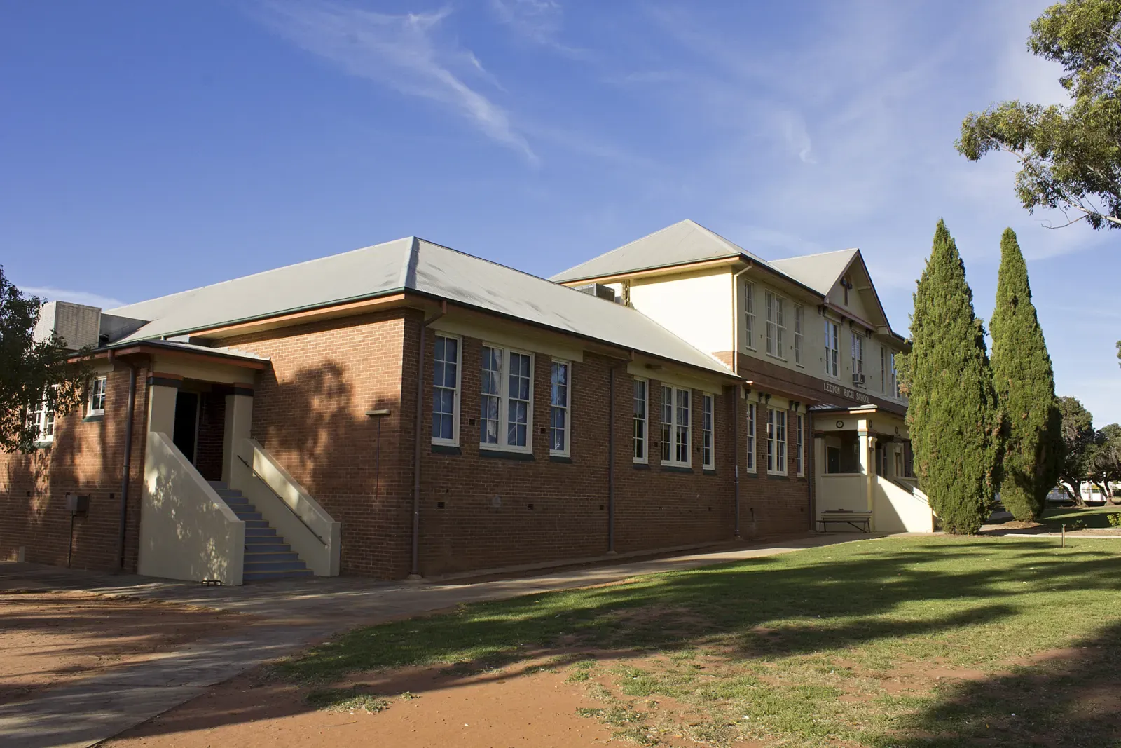 Leeton High School — public secondary school 3 minutes from Leeton Rise