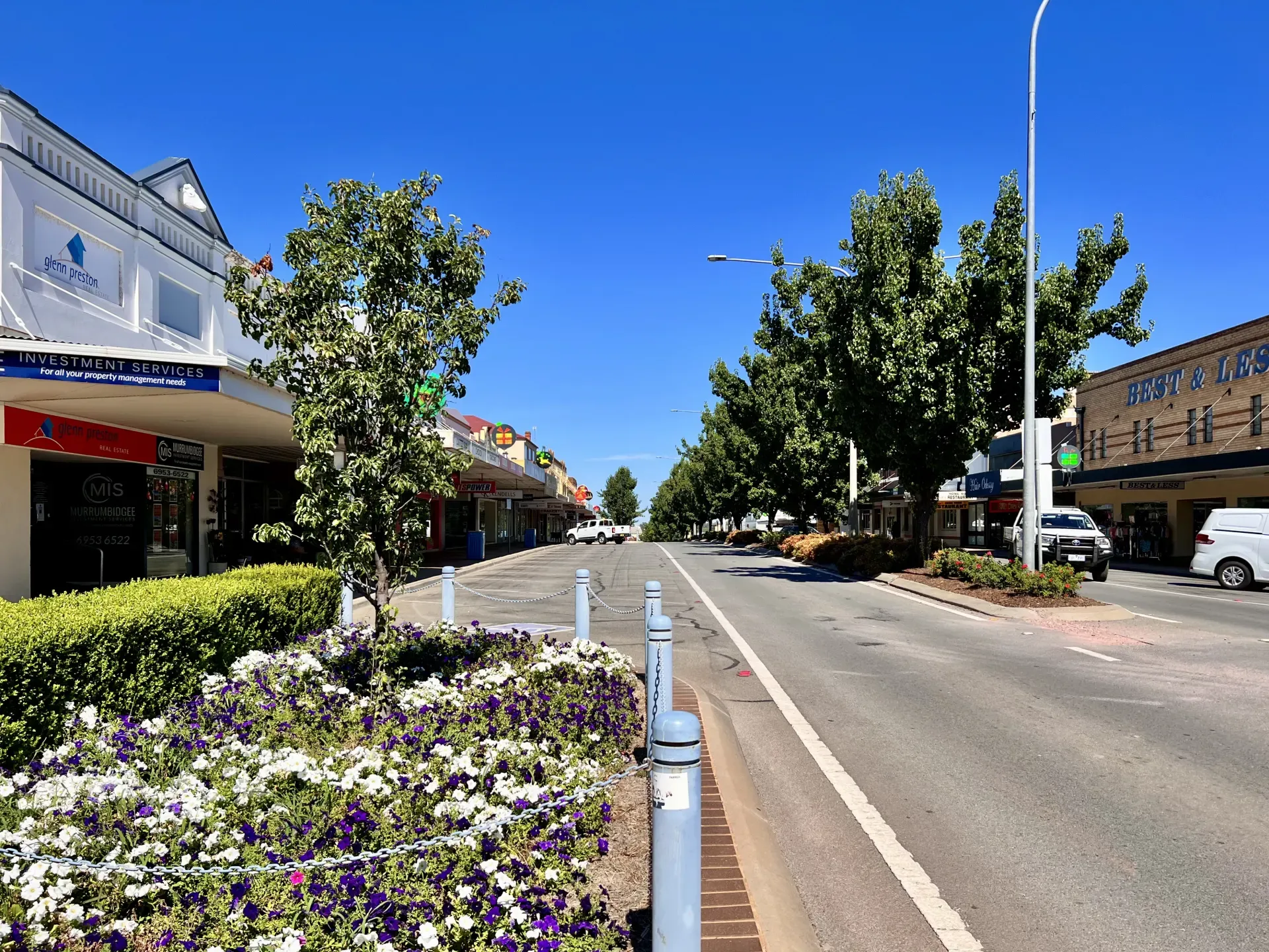 Pine Avenue, Leeton — Art Deco main street shopfronts